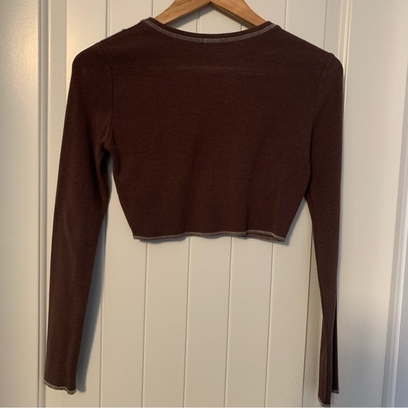 Garage Kylie exposed seams brown fitted long sleeve crop top - Picture 3 of 5